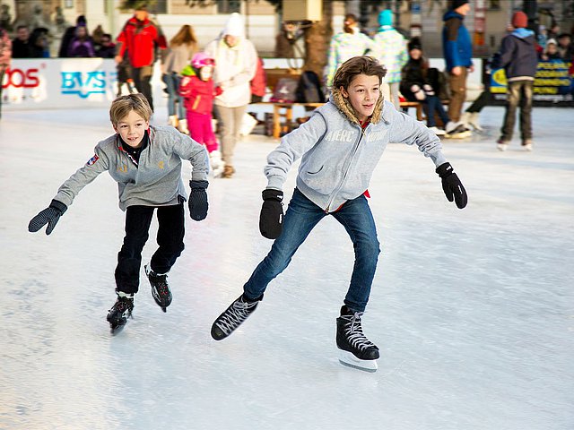 Ice-skating in the Kronplatz holiday region